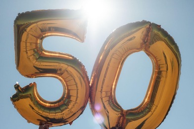 Golden foil ‘50’ balloons Invest