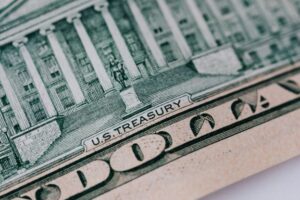 Close up of US Treasury seal on dollar bill for ‘Yieldstreet vs. Supervest vs. US Treasuries - a Short Term Rate Comparison’